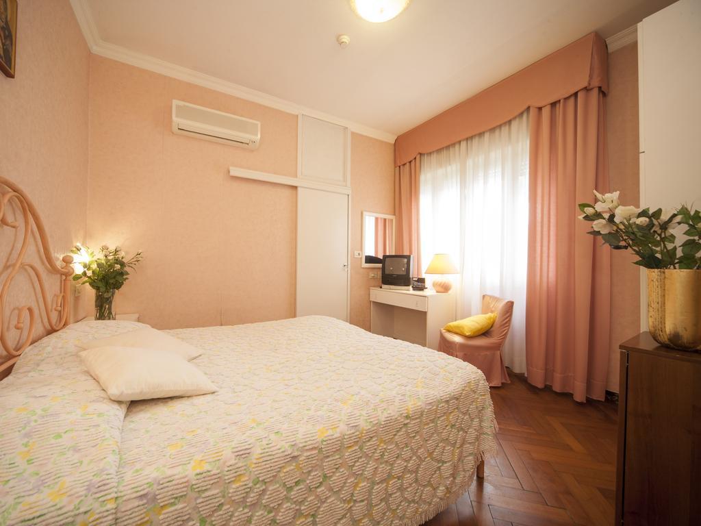 Hotel Aquila D'Oro Riccione Room photo